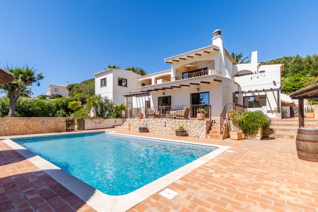 Traditional Algarve home with pool