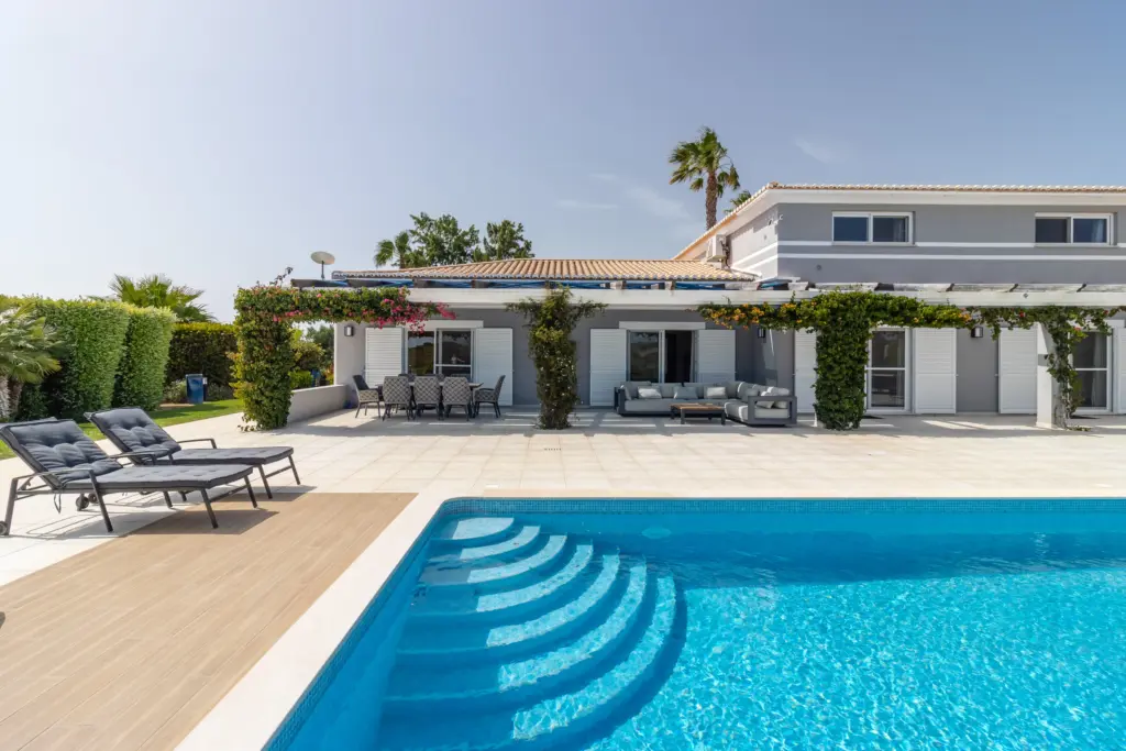 Villa with a private pool in the Western Algarve